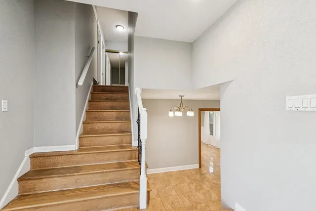 $519,000 | 510 Dulles Road, Des Plaines, IL 60016