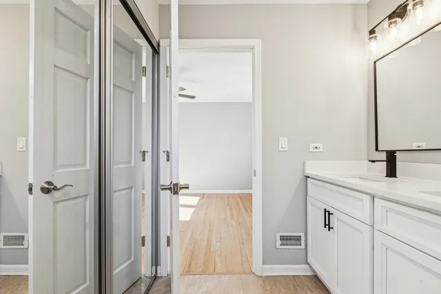 $519,000 | 510 Dulles Road, Des Plaines, IL 60016