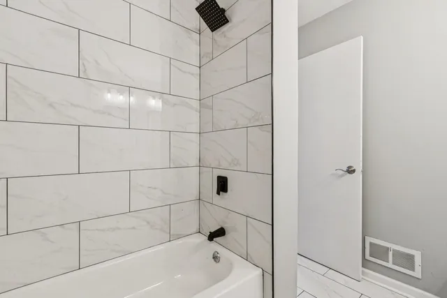 $519,000 | 510 Dulles Road, Des Plaines, IL 60016