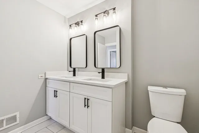 $519,000 | 510 Dulles Road, Des Plaines, IL 60016