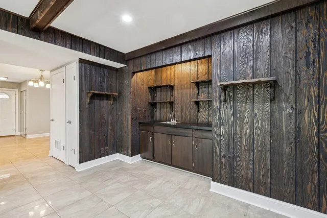 $519,000 | 510 Dulles Road, Des Plaines, IL 60016