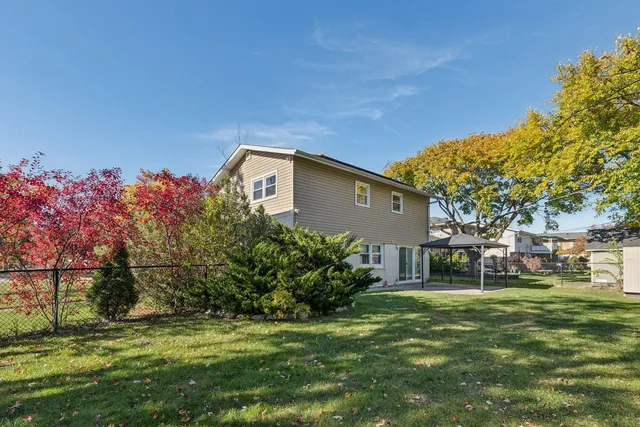 $519,000 | 510 Dulles Road, Des Plaines, IL 60016