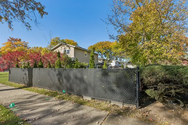 $519,000 | 510 Dulles Road, Des Plaines, IL 60016