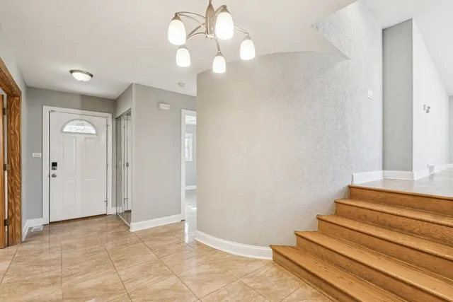 $519,000 | 510 Dulles Road, Des Plaines, IL 60016