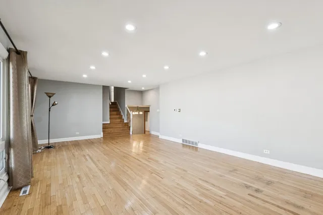 $519,000 | 510 Dulles Road, Des Plaines, IL 60016