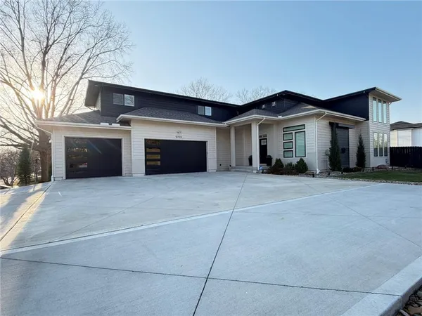 $950,000 | 9702 Northwest 75th Street, Weatherby Lake, MO 64152