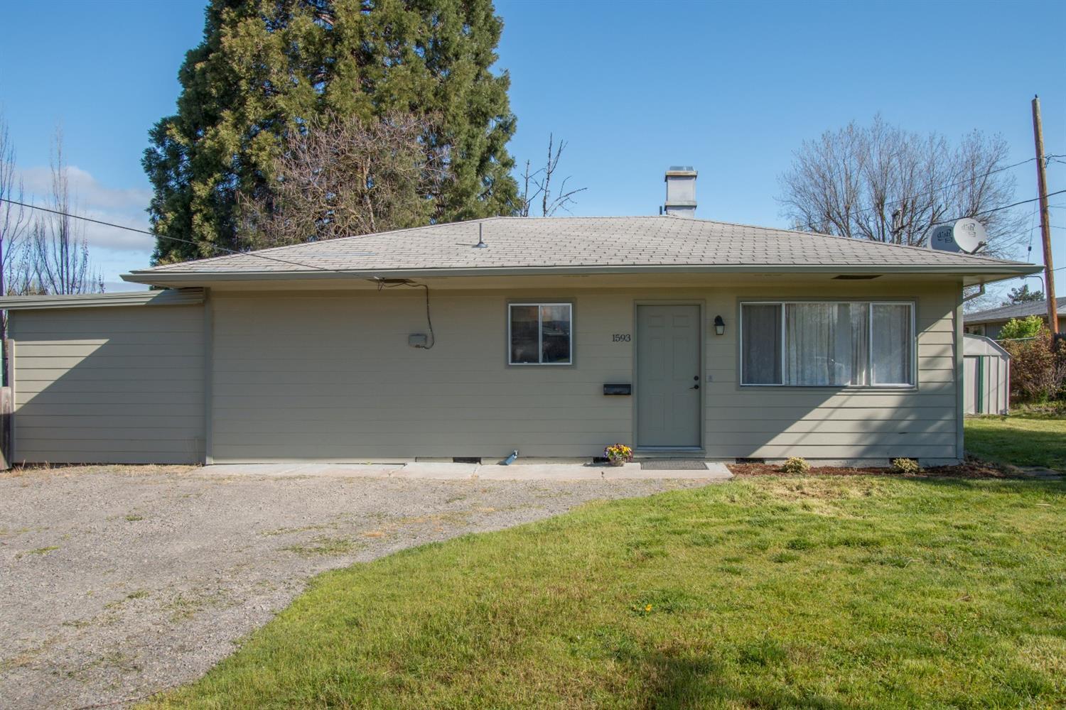 1593 Roberts Road Medford, OR 97504 - Photo 1 of 15 Primary Photo