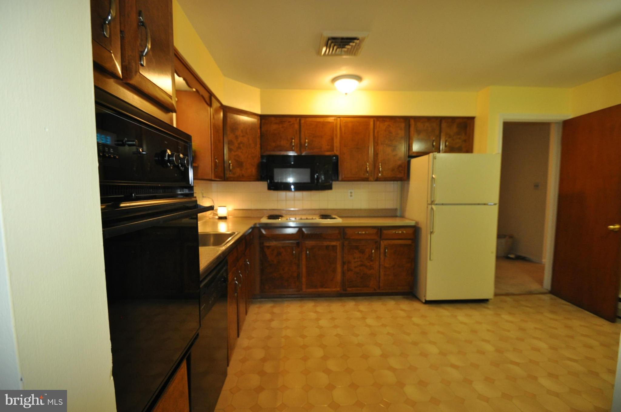 10719 Meadowhill Road Silver Spring, MD 20901 - Photo 14 of 22 Interior (General)
