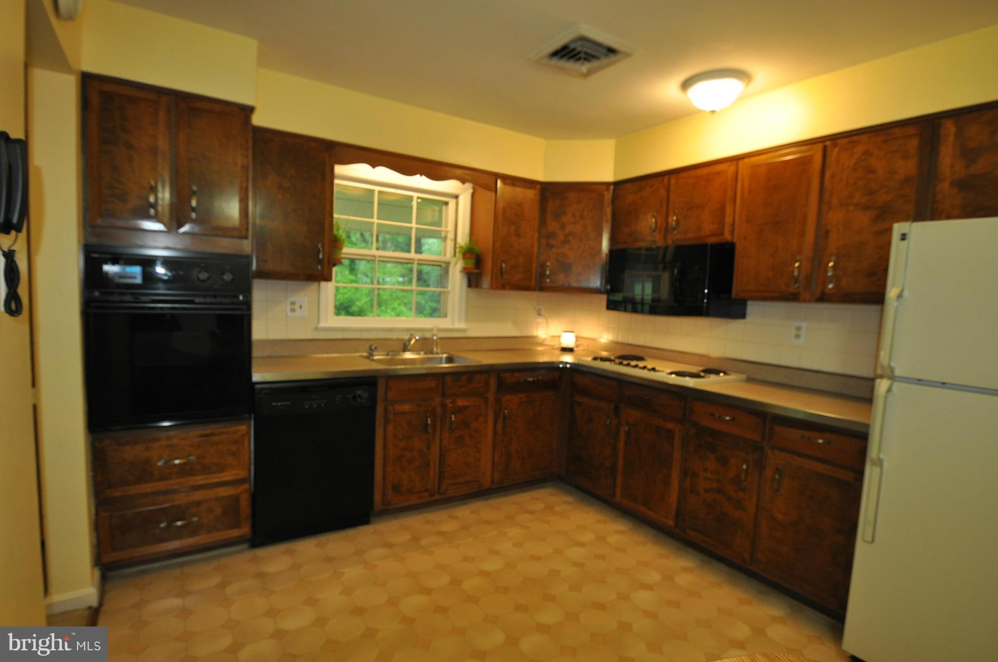 10719 Meadowhill Road Silver Spring, MD 20901 - Photo 15 of 22 Kitchen