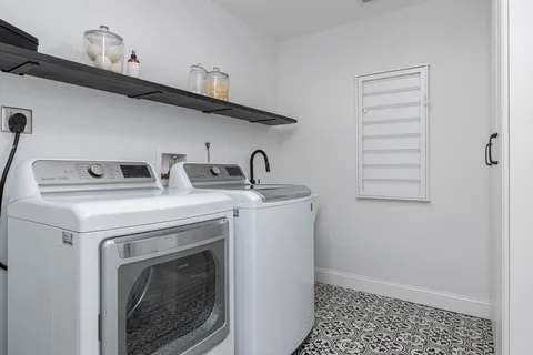 $1,095,000 | 5 Mill Street, Dunstable, MA 01827