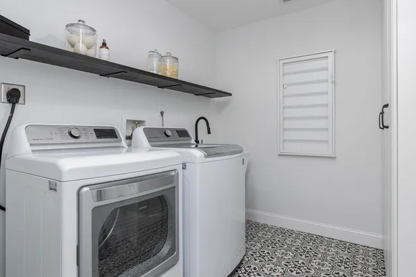 $1,095,000 | 5 Mill Street, Dunstable, MA 01827