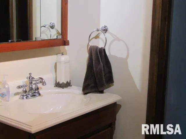 $230,000 | 195 Market Street, Elizabethtown, IL 62931