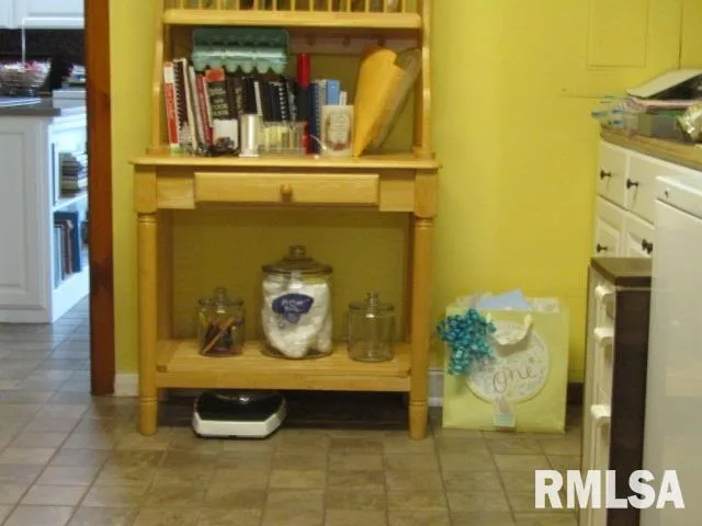 $230,000 | 195 Market Street, Elizabethtown, IL 62931