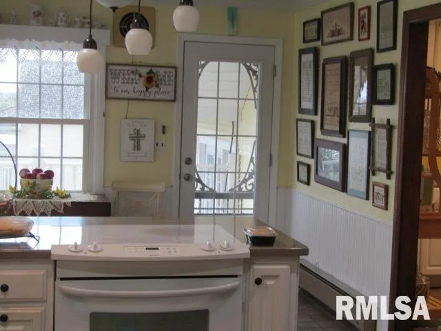 $230,000 | 195 Market Street, Elizabethtown, IL 62931