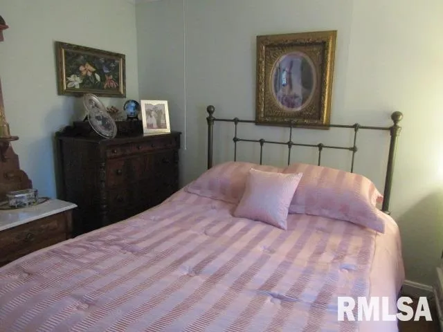 $230,000 | 195 Market Street, Elizabethtown, IL 62931