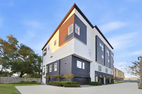 $2,900 | 2412 Canal Street, Unit L, Houston, TX 77003