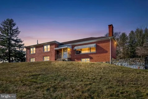 $271,000 | 100 High Street, Pine Grove, PA 17963