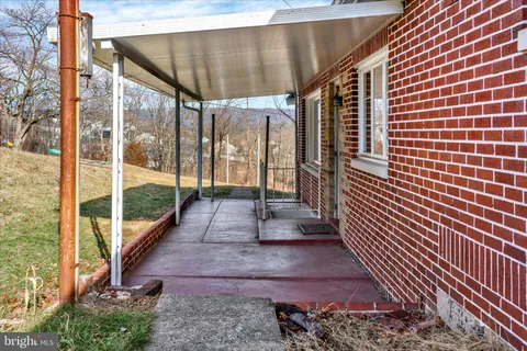 $271,000 | 100 High Street, Pine Grove, PA 17963