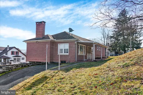 $271,000 | 100 High Street, Pine Grove, PA 17963