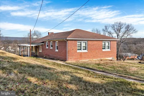 $271,000 | 100 High Street, Pine Grove, PA 17963