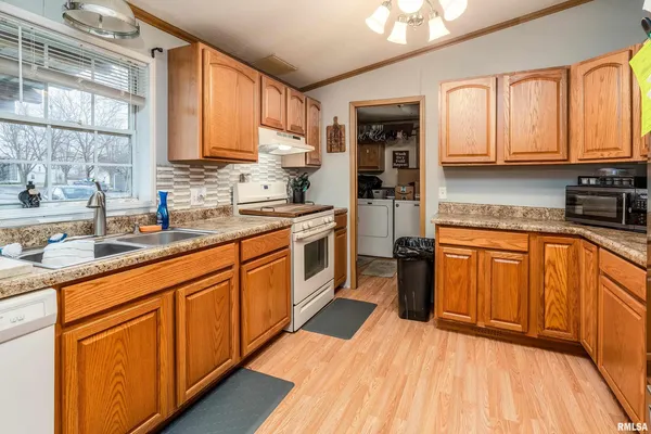 $169,900 | 101 East Knauer Street, Ava, IL 62907