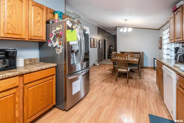 $169,900 | 101 East Knauer Street, Ava, IL 62907