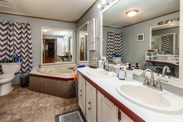 $169,900 | 101 East Knauer Street, Ava, IL 62907