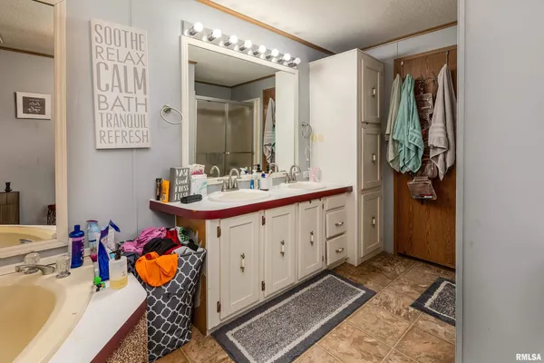 $169,900 | 101 East Knauer Street, Ava, IL 62907