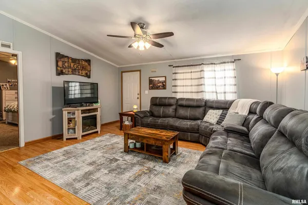 $169,900 | 101 East Knauer Street, Ava, IL 62907