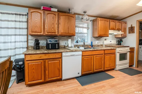 $169,900 | 101 East Knauer Street, Ava, IL 62907