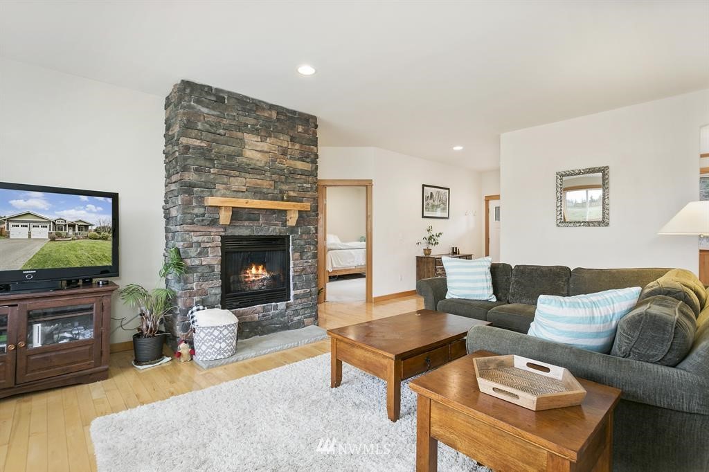9591 Phillips Road Southeast Port Orchard, WA 98367 - Photo 6 of 20 Gallery Image 6
