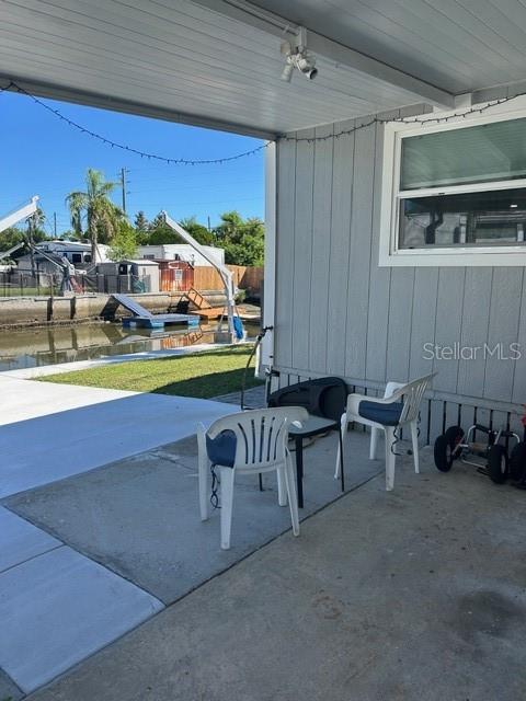 6837 Flicker Lane Hudson, FL 34667 - Photo 23 of 28 a room with furniture and a flat screen tv