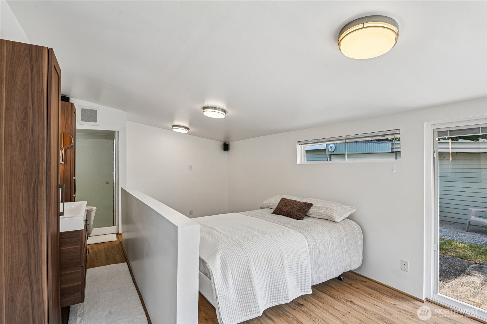 5017 Southwest Grayson Street Seattle, WA 98116 - Photo 13 of 32 Gallery Image 13