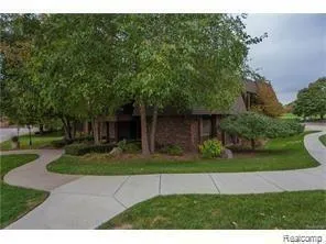 $2,000 | 5117 Buckingham Pl Drive, Troy, MI 48098