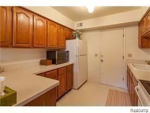 $2,000 | 5117 Buckingham Pl Drive, Troy, MI 48098