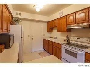 $2,000 | 5117 Buckingham Pl Drive, Troy, MI 48098