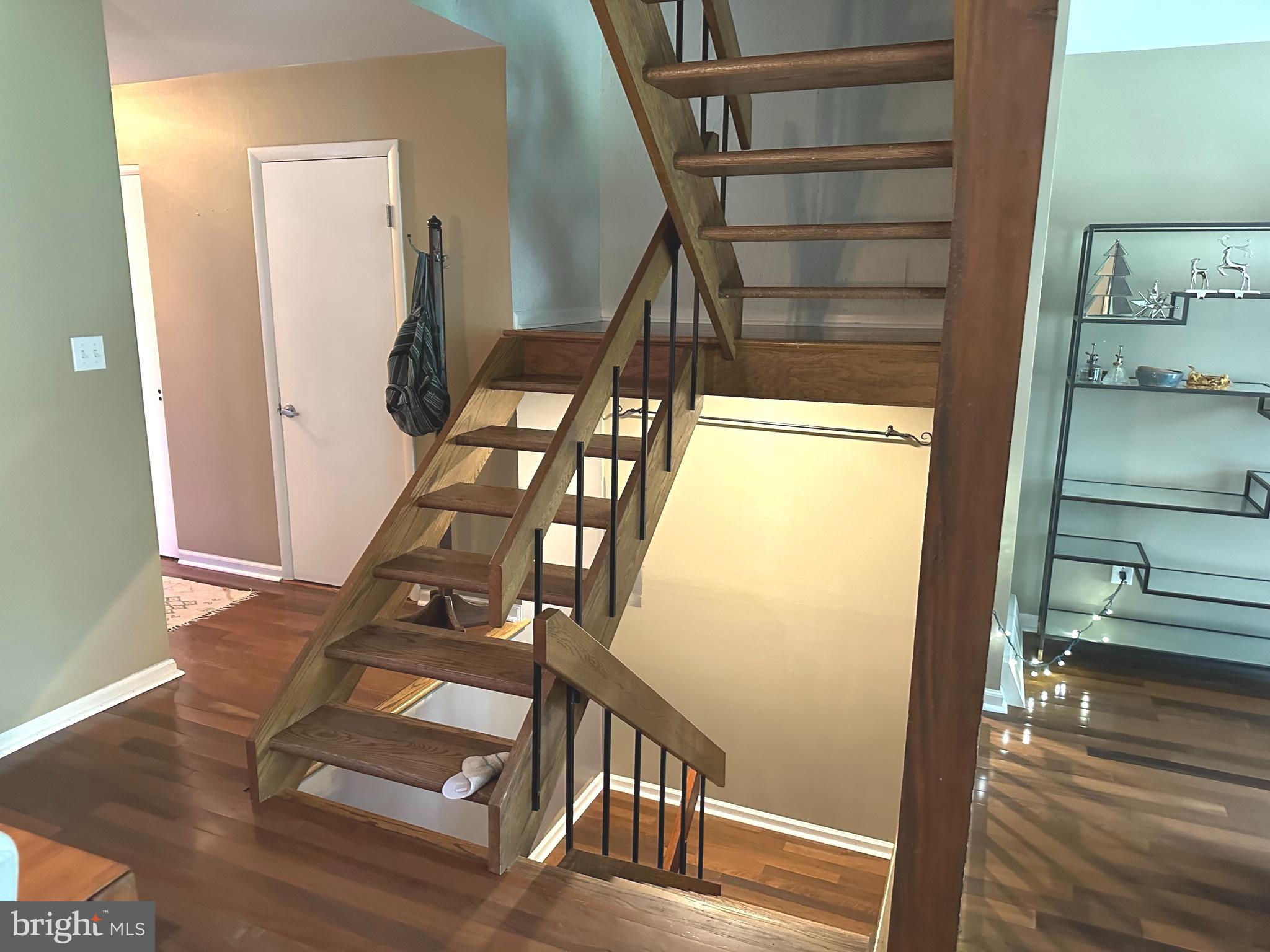 91 Burning Tree Lane Reading, PA 19607 - Photo 16 of 28 Stairwell View-Up