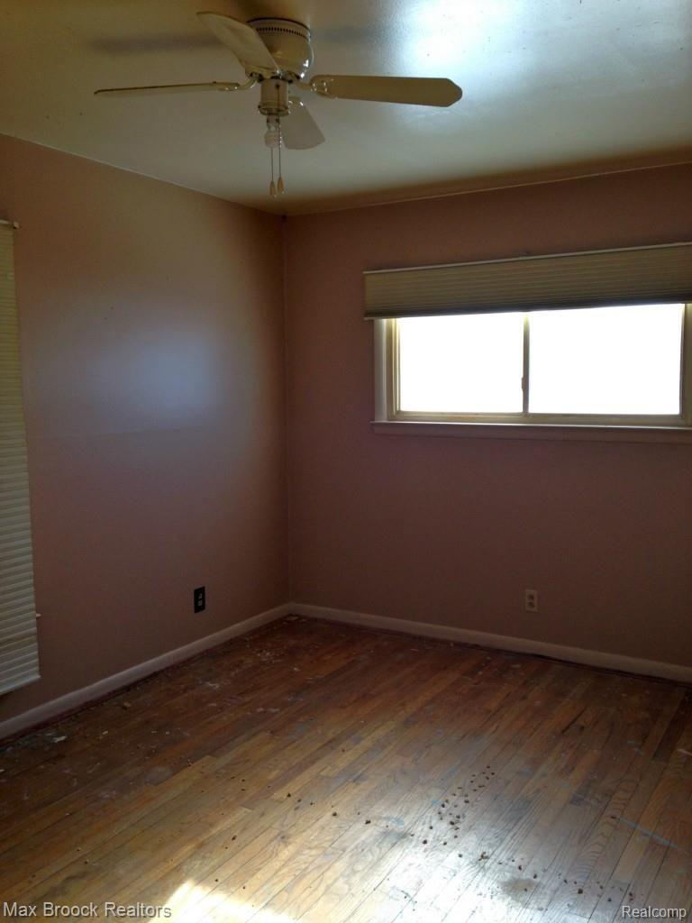 14090 Lenmoore Road Belleville, MI 48111 - Photo 16 of 23 1st Floor Master Bedroom