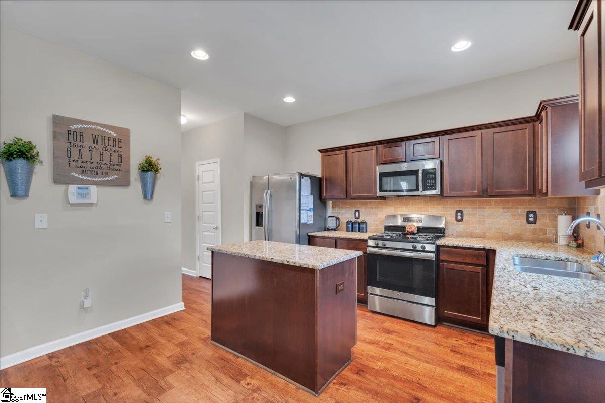 309 Rambling Hills Way Simpsonville, SC 29681 - Photo 3 of 27 Gallery Image 3