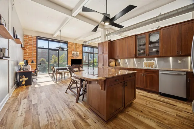 $320,000 | 915 North San Jacinto Street, Unit 2D, Houston, TX 77002