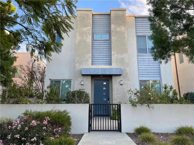 $4,900 | 325 Magnet, Irvine, CA 92618