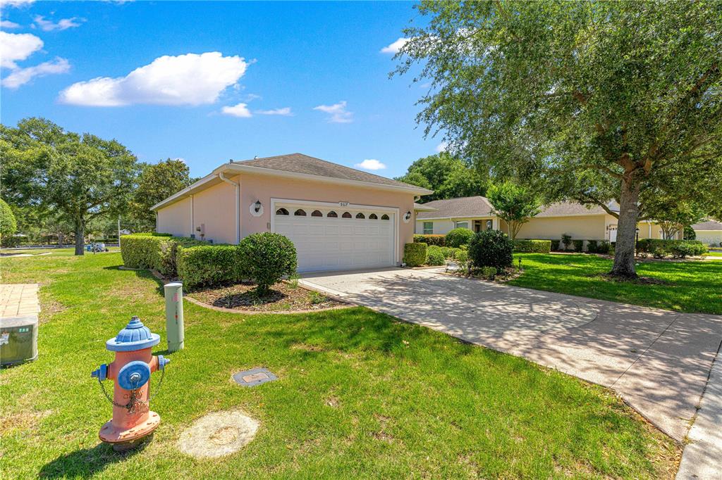 9317 Southwest 94th Loop Ocala, FL 34481 - Photo 37 of 40 a front view of a house with garden