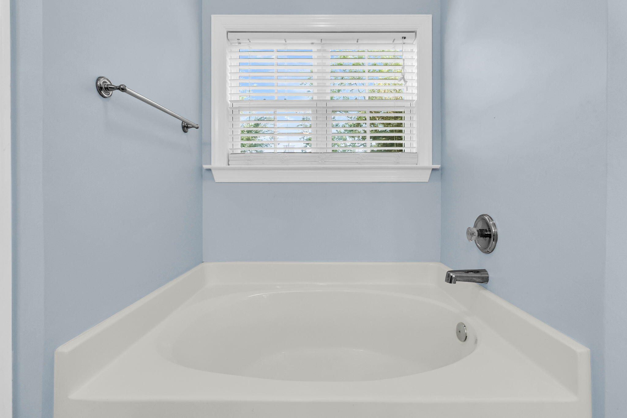7744 Fayetteville Road North Charleston, SC 29418 - Photo 17 of 29 primary soaking tub