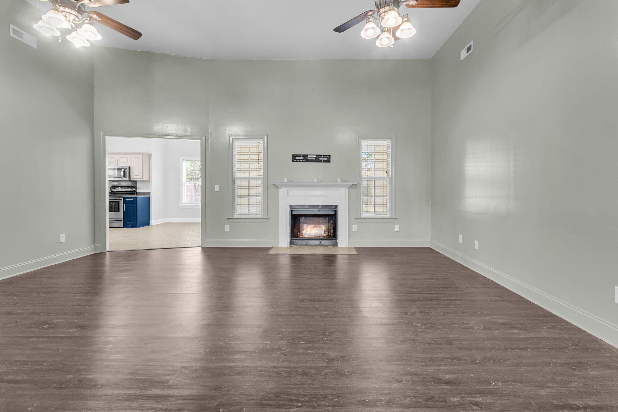 7744 Fayetteville Road North Charleston, SC 29418 - Photo 5 of 29 living room