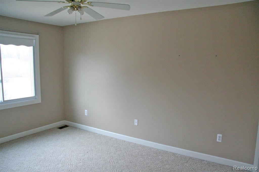 3202 Emmons Avenue Rochester, MI 48307 - Photo 7 of 9 07 Bedroom
