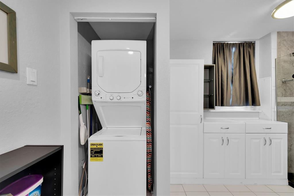 819 10th Street Southwest Largo, FL 33770 - Photo 38 of 85 a utility room with dryer and washer