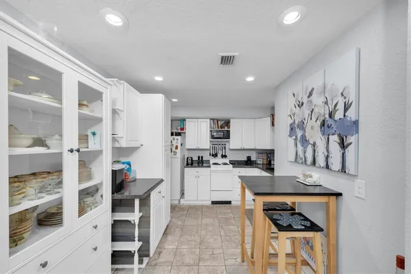 $799,900 | 819 10th Street Southwest, Largo, FL 33770