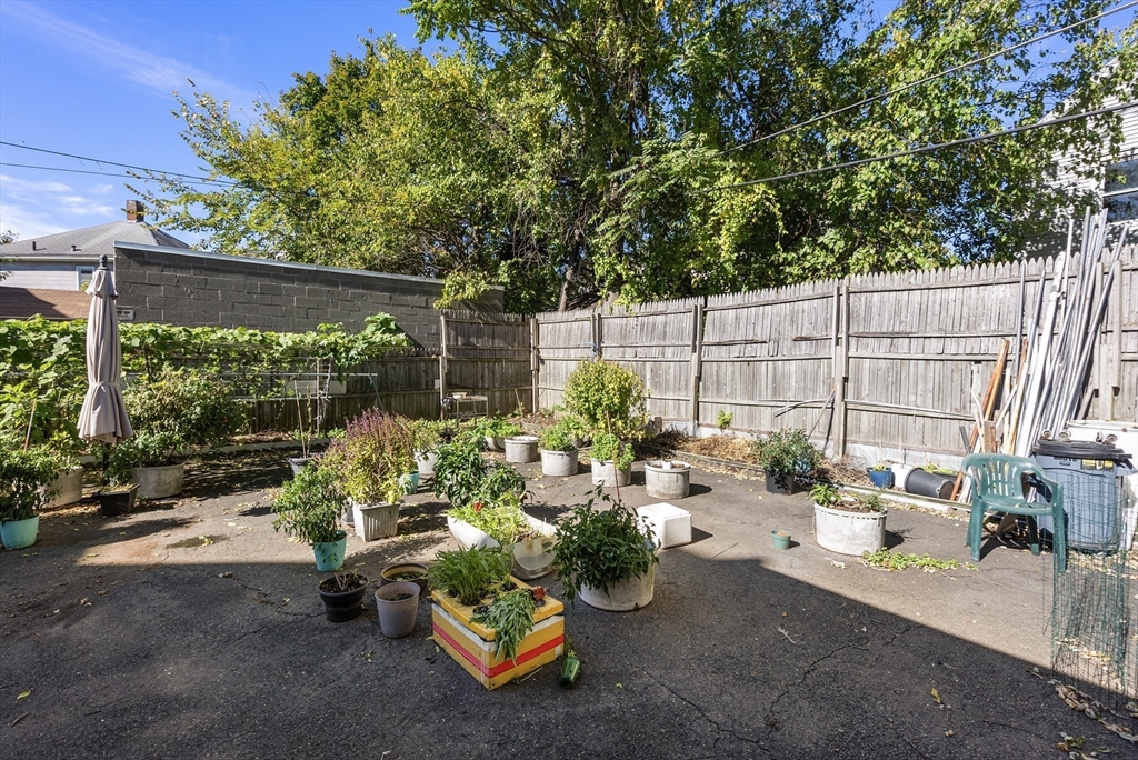 8 Wilmont Street Springfield, MA 01108 - Photo 29 of 30