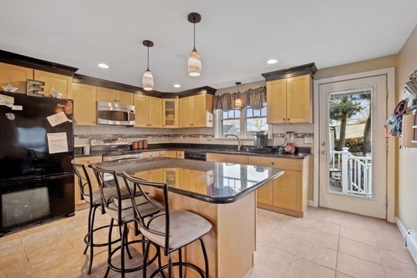 6 Sandra Road Peabody, MA 01960 - Photo 3 of 15 Gallery Image 3