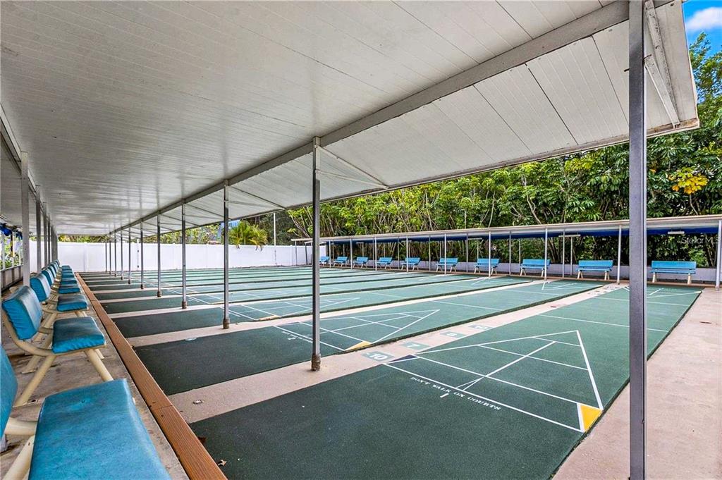 5660 80th Street North, Unit A303 St. Petersburg, FL 33709 - Photo 40 of 72 a view of a room with gym equipment